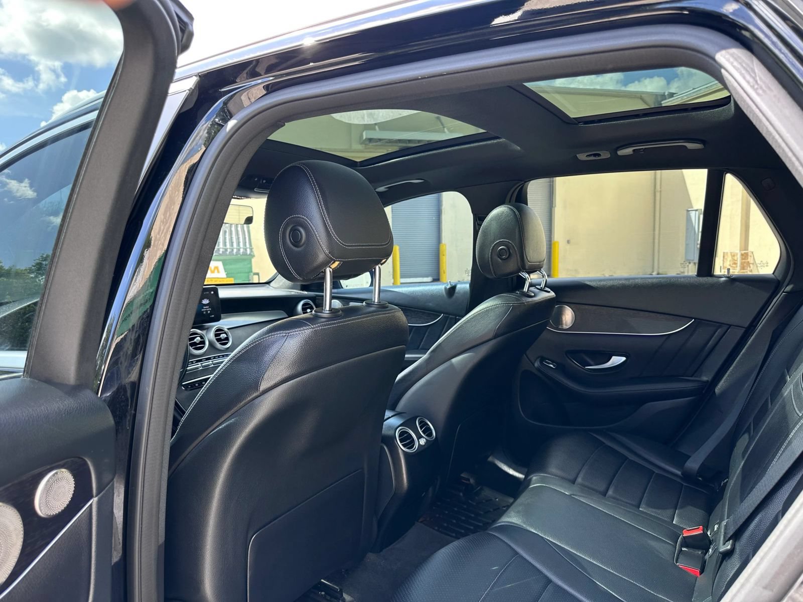 Used 2021 Mercedes-Benz GLC 300 4MATIC w/ AMG Line image 10
