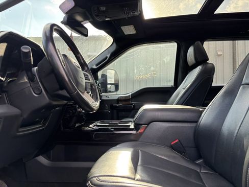 Used 2022 Ford F250 Lariat w/ Black Appearance Package image 10