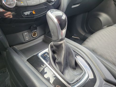 Used 2017 Nissan Rogue SV image 26