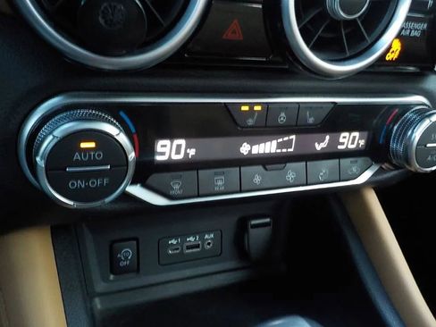 Used 2024 Nissan Sentra SV w/ SV Premium Package image 16