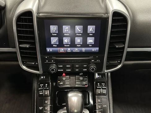 Used 2018 Porsche Cayenne Platinum Edition image 25