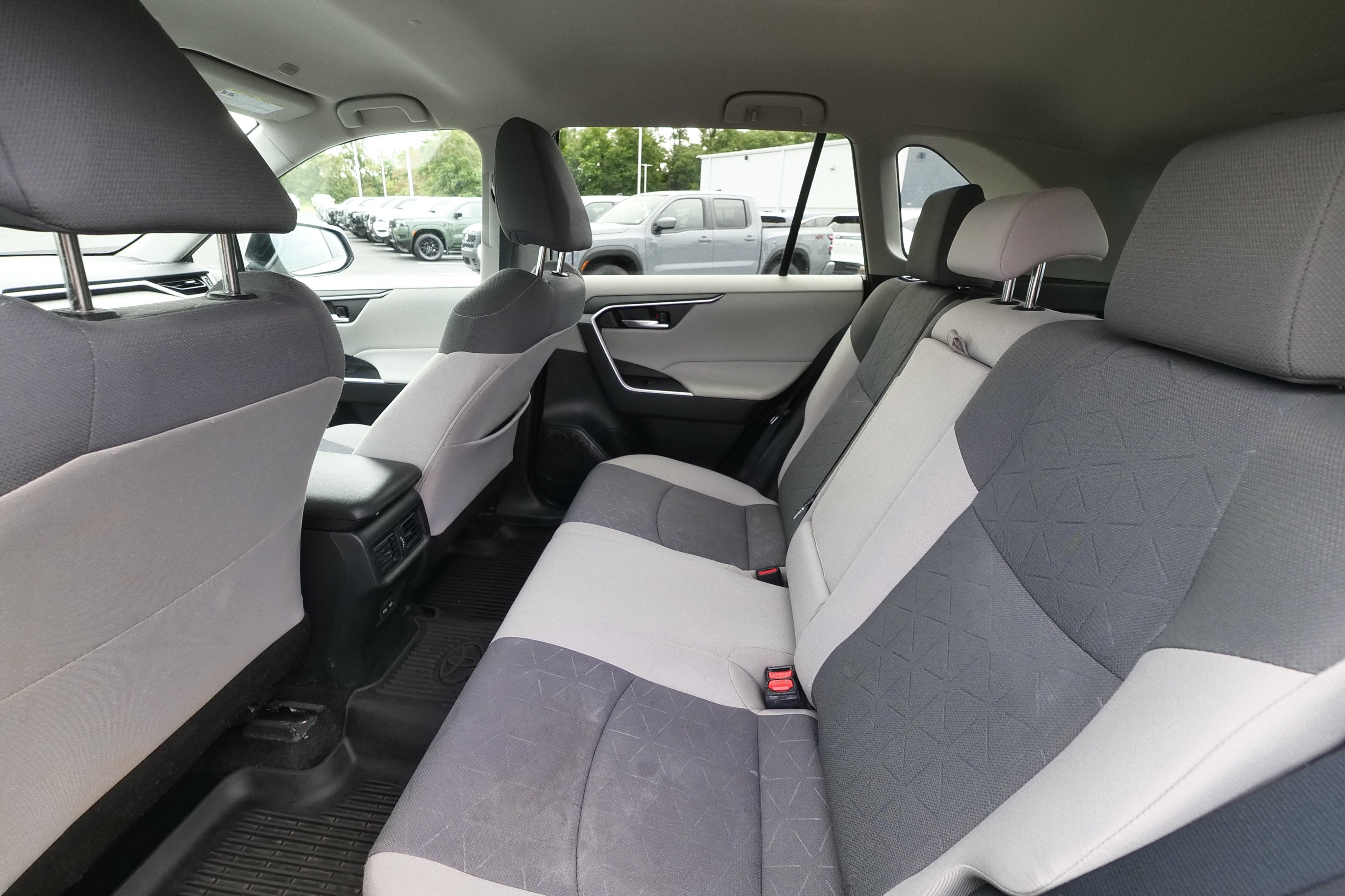 Used 2023 Toyota RAV4 XLE AWD/4WD image 15