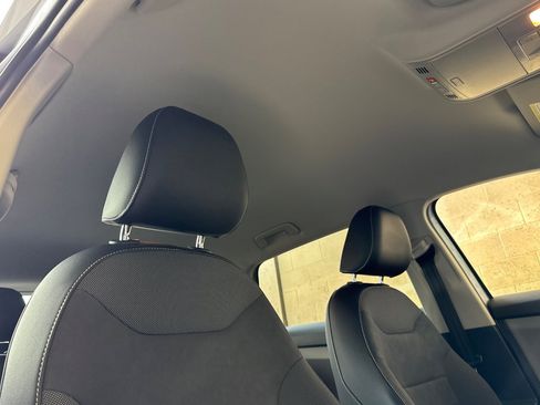 Used 2022 Volkswagen Taos SE image 17