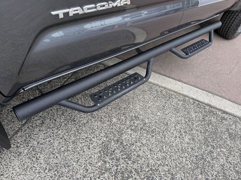 Used 2021 Toyota Tacoma TRD Off-Road AWD/4WD image 10