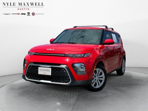 Used 2022 Kia Soul LX FWD image 1