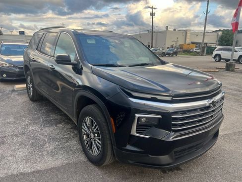 Used 2025 Chevrolet Traverse LT w/ Driver Confidence Package AWD/4WD image 4
