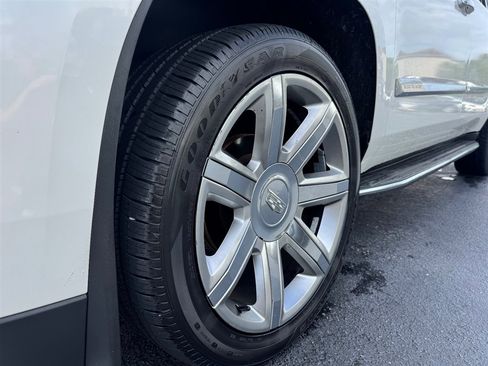 Used 2019 Cadillac Escalade ESV Luxury AWD/4WD image 9