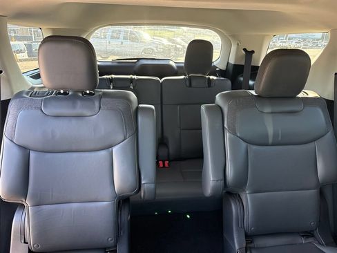 Certified 2025 Ford Explorer Active w/ Active Comfort Package AWD/4WD image 9