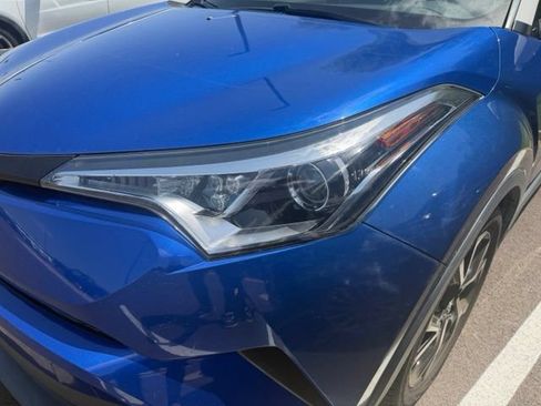 Used 2019 Toyota C-HR XLE FWD image 2
