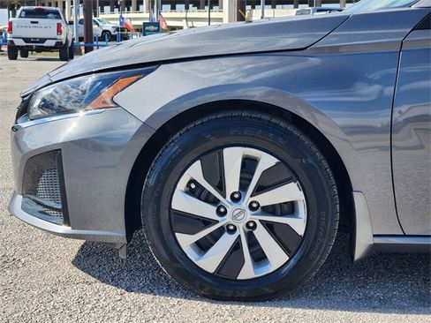 Used 2024 Nissan Altima 2.5 S image 8