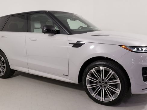 Used 2025 Land Rover Range Rover Sport Autobiography image 9