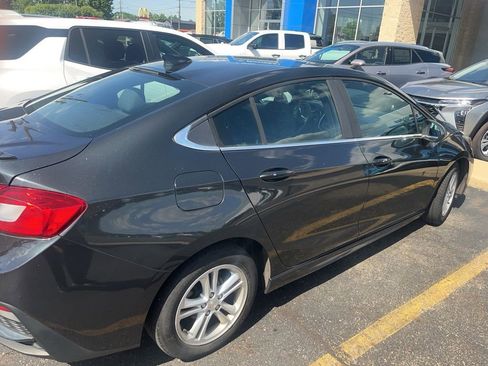 Used 2018 Chevrolet Cruze LT w/ Convenience Package FWD image 6