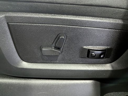Used 2025 RAM 2500 Big Horn AWD/4WD image 17