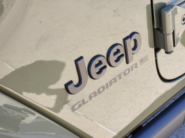 Used 2025 Jeep Gladiator Sport AWD/4WD image 9