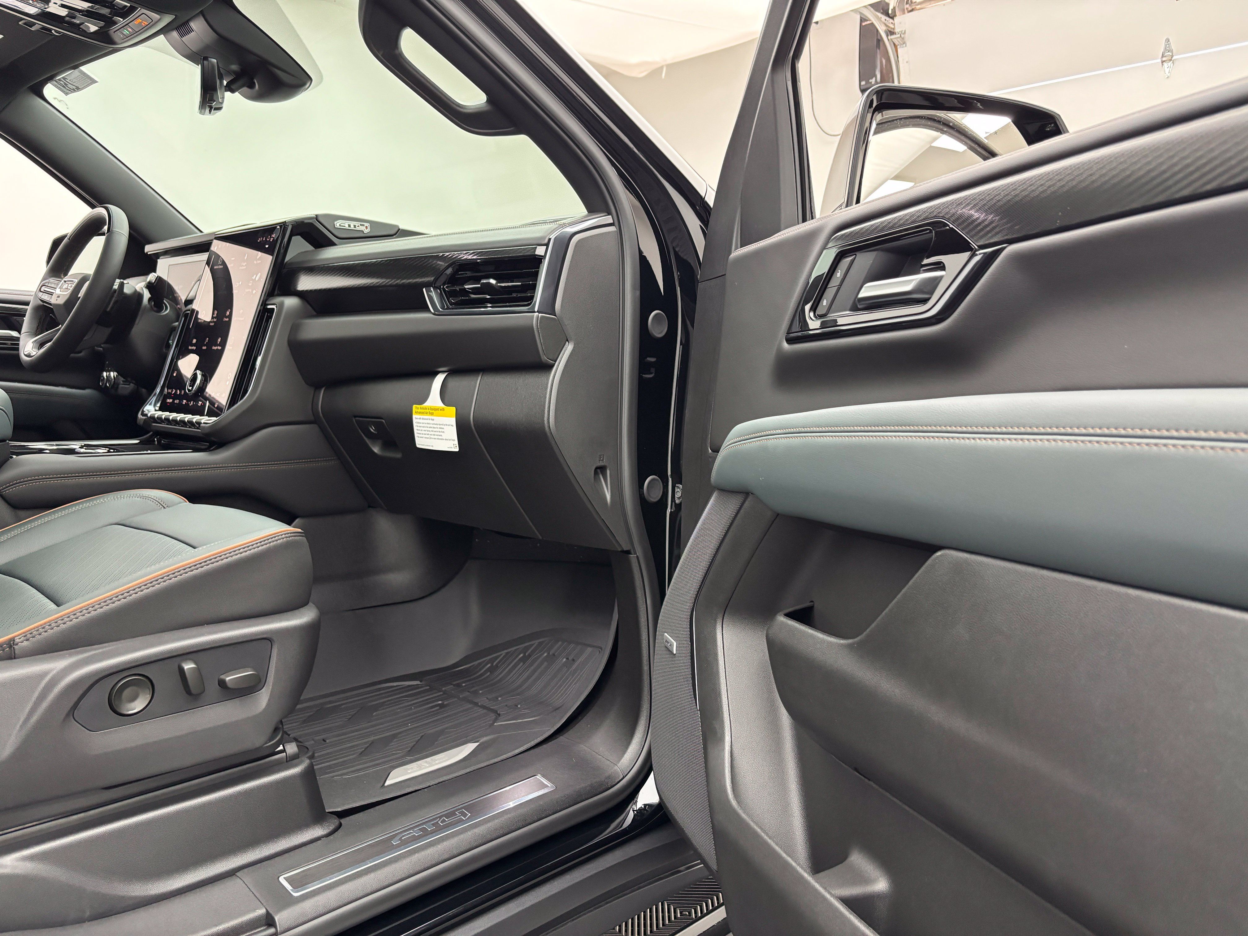 New 2026 GMC Yukon XL AT4 w/ AT4 Premium Plus Package AWD/4WD image 39