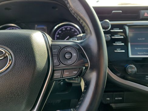 Used 2020 Toyota Camry SE image 23