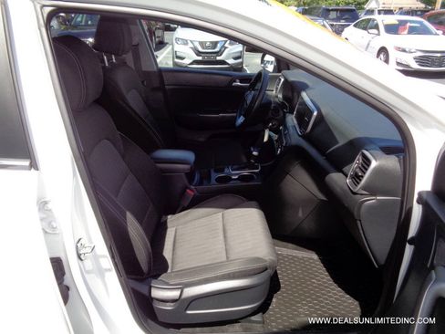 Used 2022 Kia Sportage LX AWD/4WD image 20