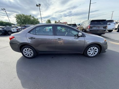 Used 2018 Toyota Corolla LE FWD image 3