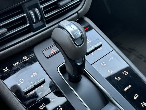Certified 2024 Porsche Macan S AWD/4WD image 24
