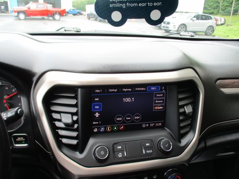 Used 2021 GMC Acadia Denali w/ Denali Ultimate Package AWD/4WD image 18