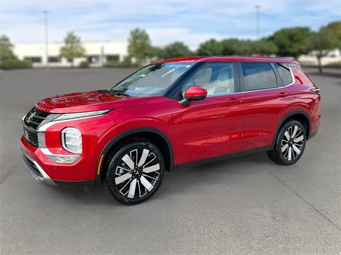 New 2025 Mitsubishi Outlander SE image 32