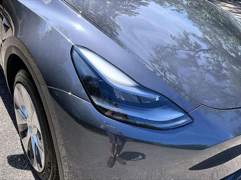 Used 2023 Tesla Model Y Long Range AWD/4WD image 27