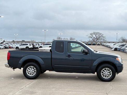 Used 2016 Nissan Frontier SV image 6