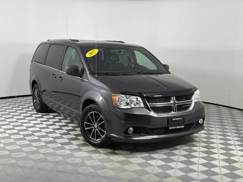 Used 2017 Dodge Grand Caravan SXT FWD image 2