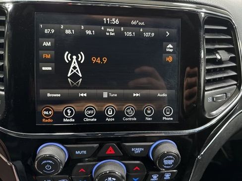 Used 2019 Jeep Grand Cherokee Limited AWD/4WD image 22