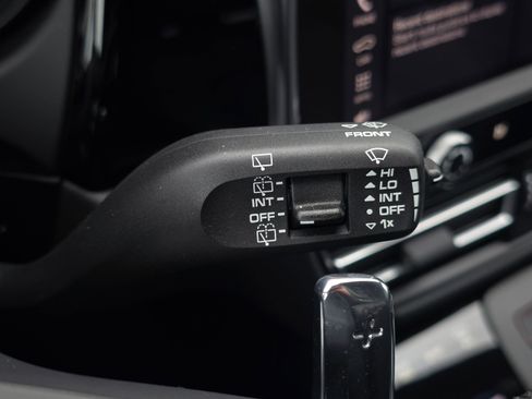 Used 2025 Porsche Macan image 38