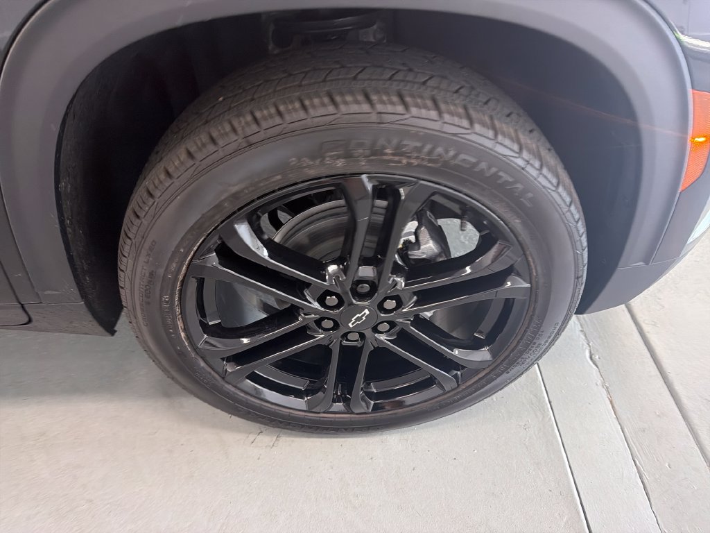 New 2027 Chevrolet Traverse LT FWD image 4