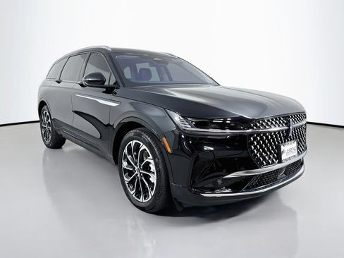 Used 2025 Lincoln Nautilus Reserve AWD/4WD image 4
