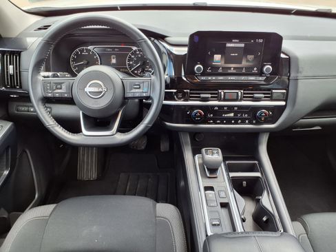 Used 2025 Nissan Pathfinder SV FWD image 13