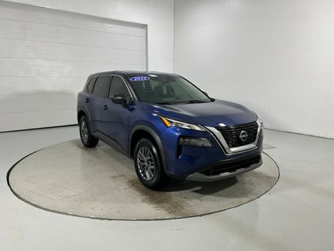 Used 2022 Nissan Rogue S AWD/4WD image 2