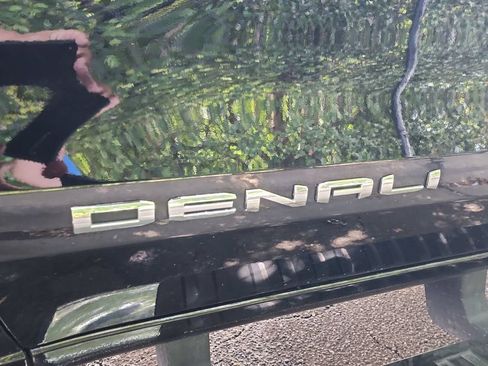 Certified 2025 GMC Canyon Denali AWD/4WD image 31