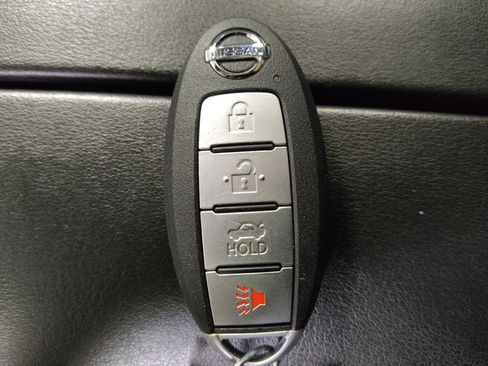 Used 2021 Nissan Rogue SL w/ Premium Package image 32