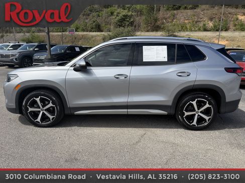 Used 2025 Volkswagen Tiguan SE image 8