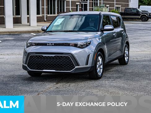 Used 2025 Kia Soul LX w/ LX Technology Package FWD image 4