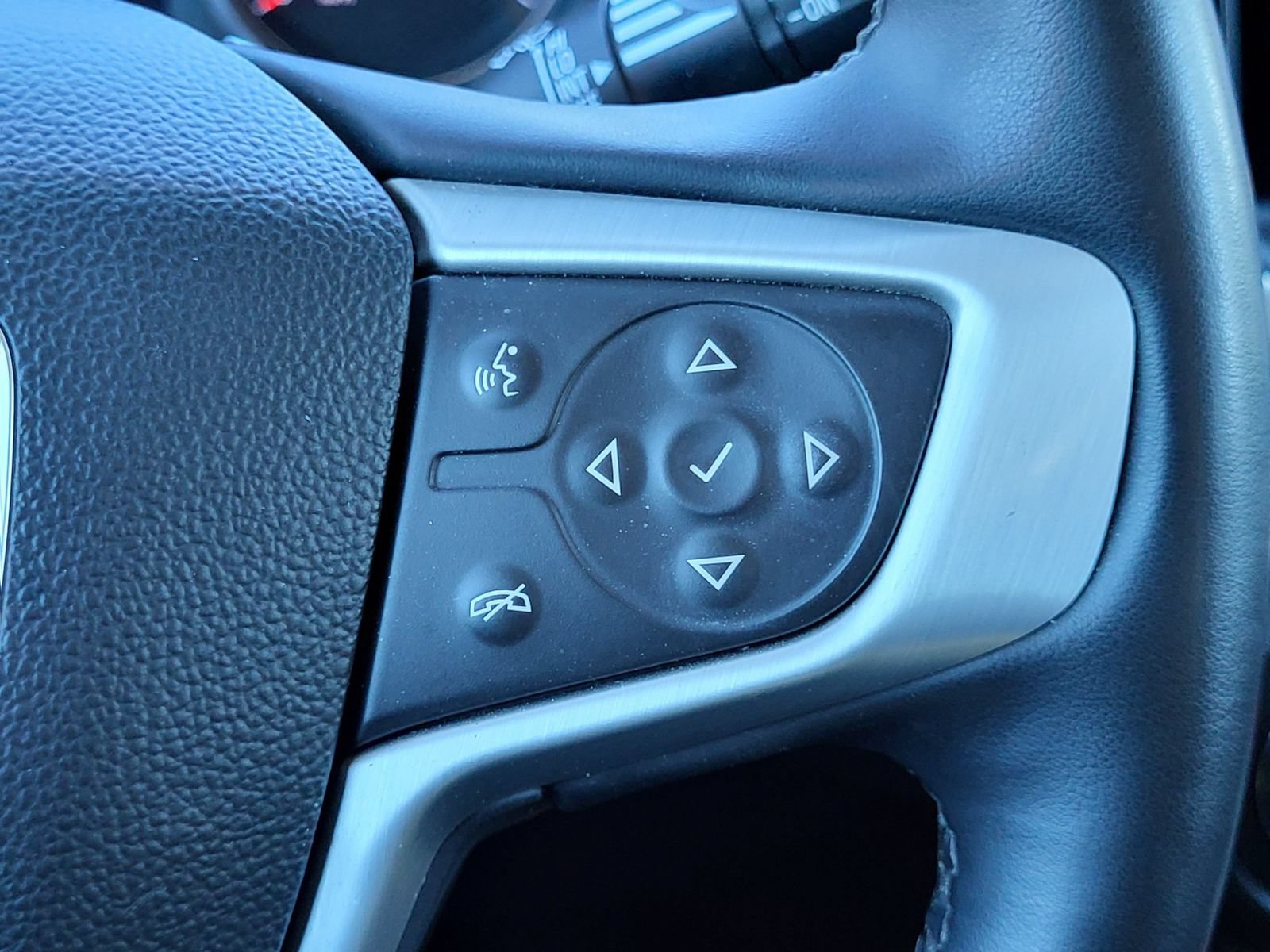 Used 2024 GMC Terrain SLT AWD/4WD image 18