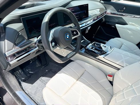 New 2026 BMW i7 eDrive50 w/ Premium Package image 25