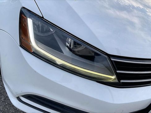 Used 2017 Volkswagen Jetta SE image 29