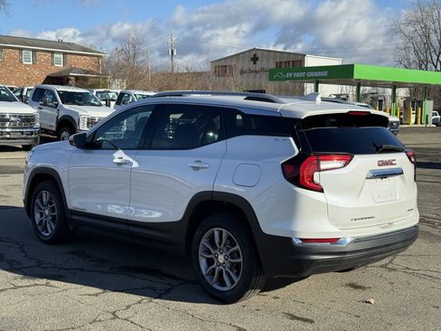 Used 2022 GMC Terrain SLT w/ Infotainment Package II image 4