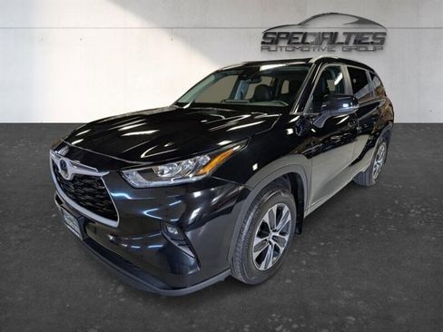 Used 2025 Toyota Highlander XLE AWD/4WD image 5