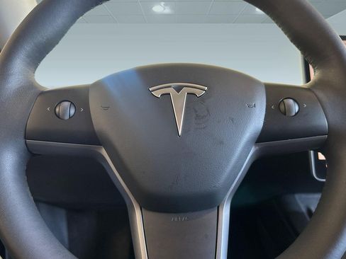 Used 2022 Tesla Model Y Long Range AWD/4WD image 10