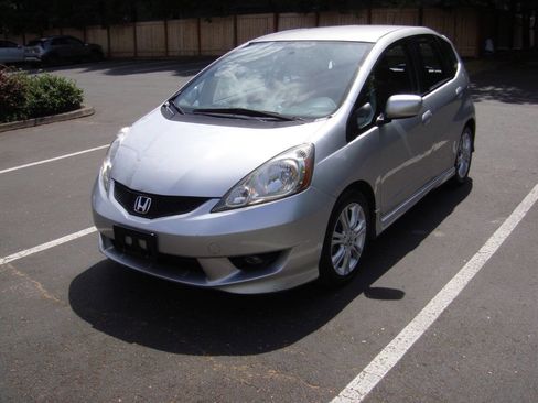 Used 2011 Honda Fit Sport image 2
