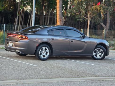 Used 2017 Dodge Charger SE RWD image 8