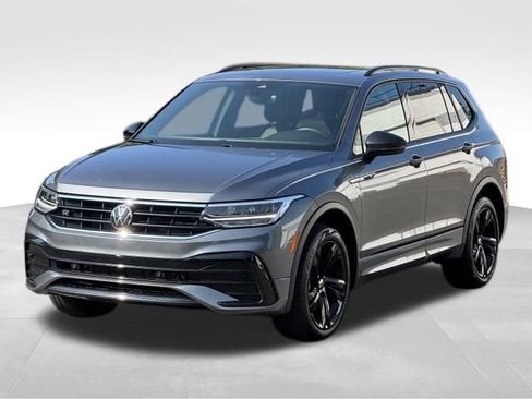 Used 2024 Volkswagen Tiguan SE R-Line AWD/4WD image 3