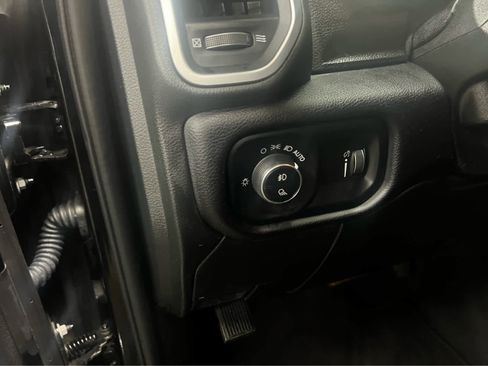 Used 2024 RAM 2500 Big Horn w/ Sport Appearance Package image 40