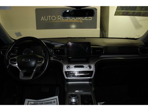 Used 2023 Ford Explorer XLT w/ Equipment Group 202A image 14