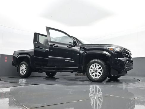 Used 2024 Toyota Tacoma SR5 AWD/4WD image 31